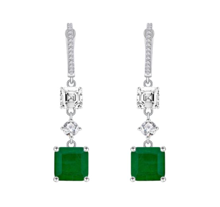 Brincos pendentes em prata 925 com esmeralda simulada verde e zircónias transparentes. Elegantes e versáteis.