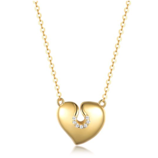 Colar minimalista em prata 925 com pendente liso em coração e detalhe cravejado de moissanite. Prateado ou dourado.