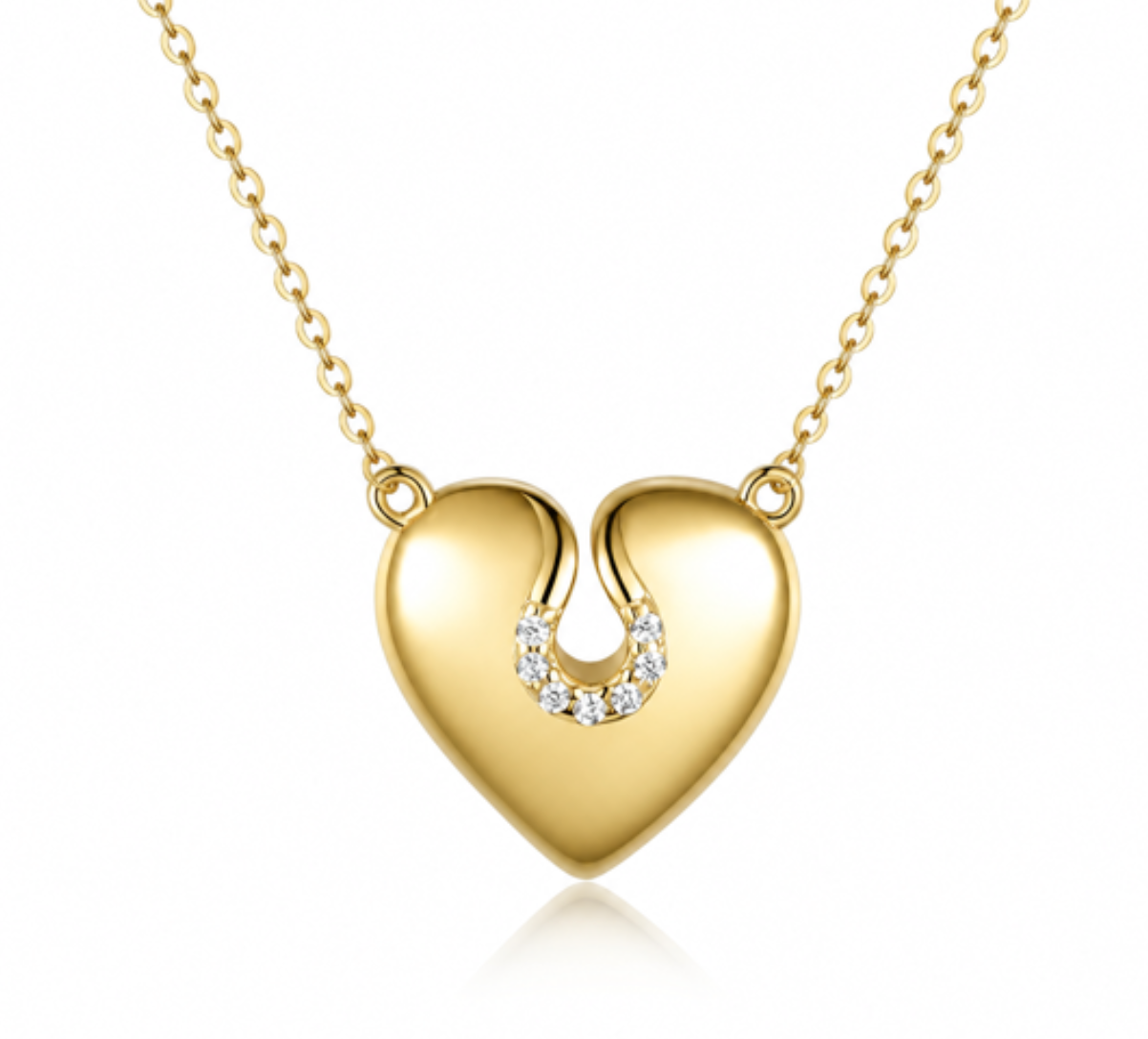 Colar minimalista em prata 925 com pendente liso em coração e detalhe cravejado de moissanite. Prateado ou dourado.