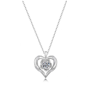 Colar em prata 925 com pendente em coração que abraça uma rosa esculpida e moissanite central. Certificado incluido.