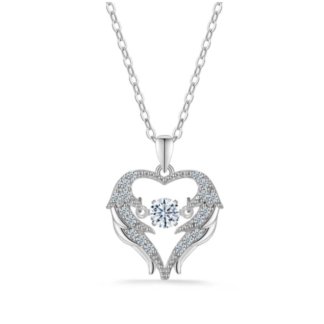 Colar em prata 925 com pendente em coração desenhado por asas de anjo e moissanite central móvel. Certificado GRA.