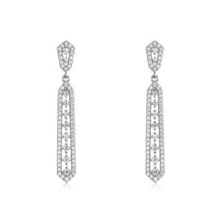 Brincos pendentes longos em prata 925 com moldura em halo e linha de moissanites graduadas. Ideais para festas.