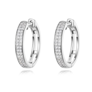 Argolas huggie em prata 925 cravejadas de moissanite cor D em pavé. Design mini e delicado, com certificado.