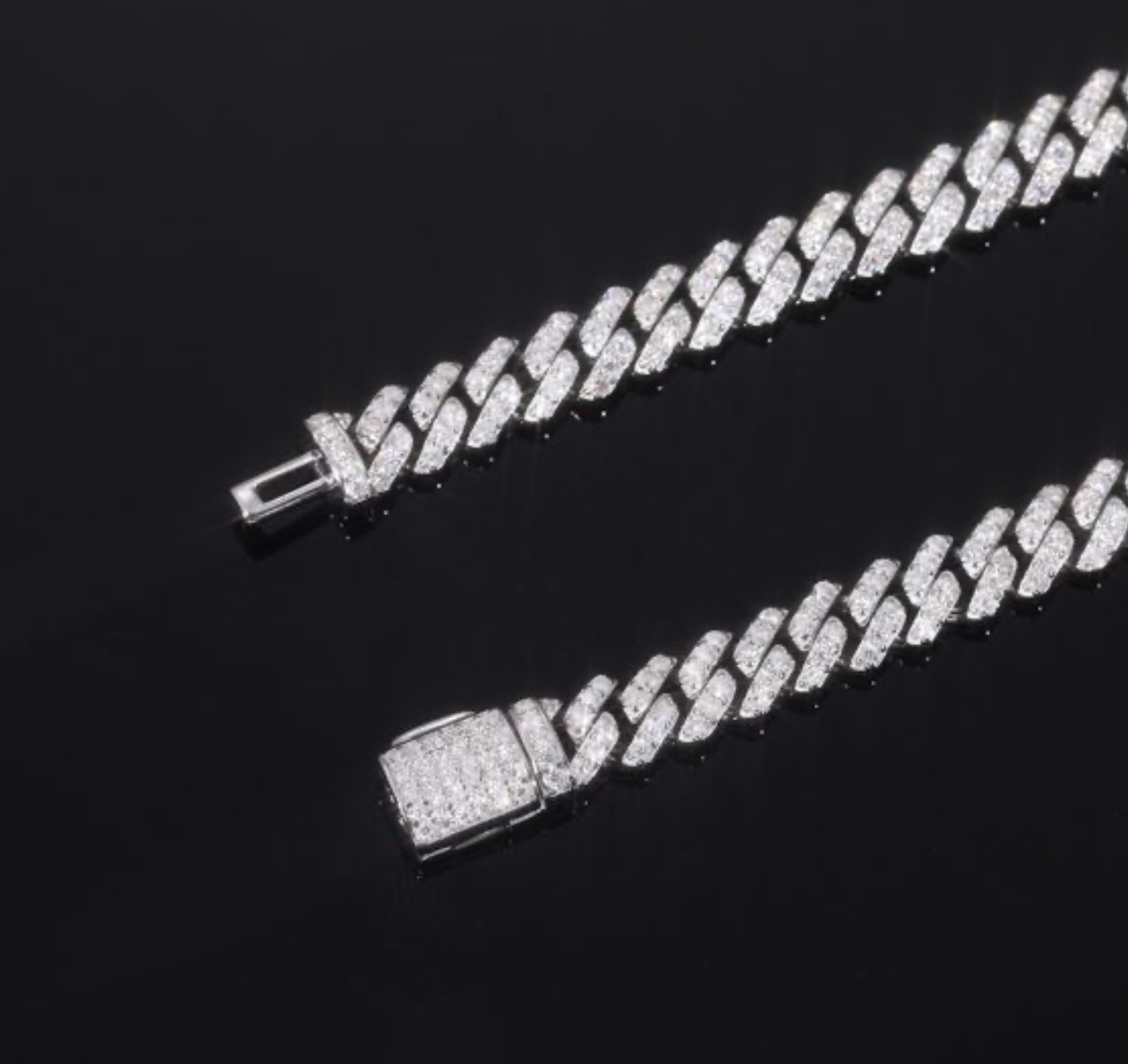 Pulseira Cuban Link unissexo em prata 925 cravejada com moissanite, 8mm de largura. Certificado GRA incluido.