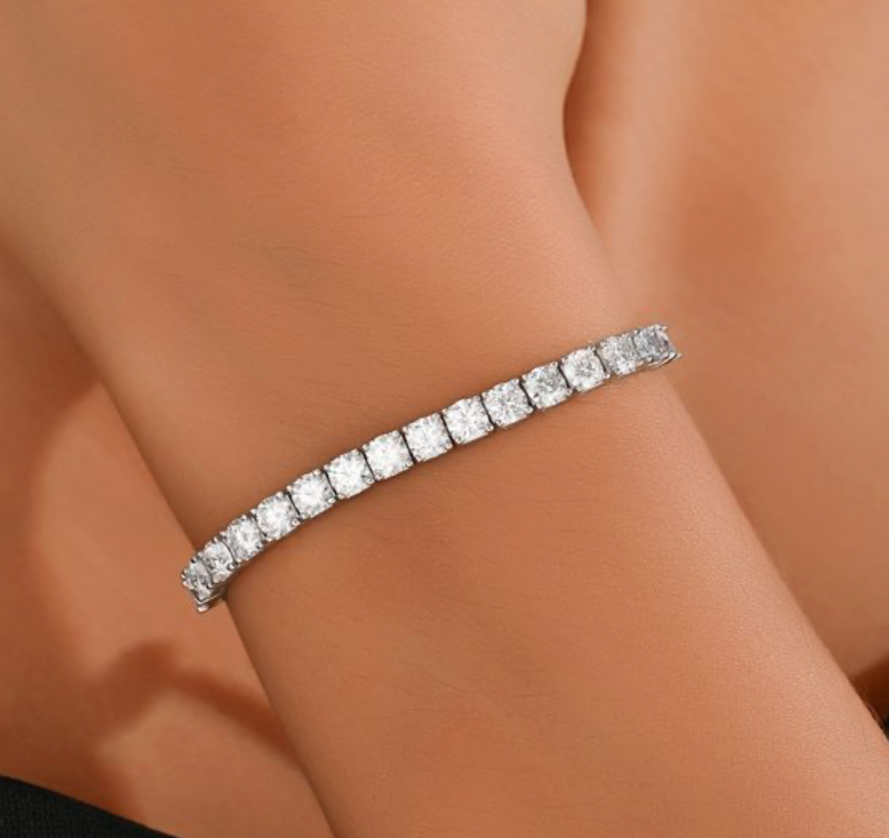 Pulseira tennis ajustável em prata 925 com moissanites D Color em linha reta geométrica. Fecho tipo slider.