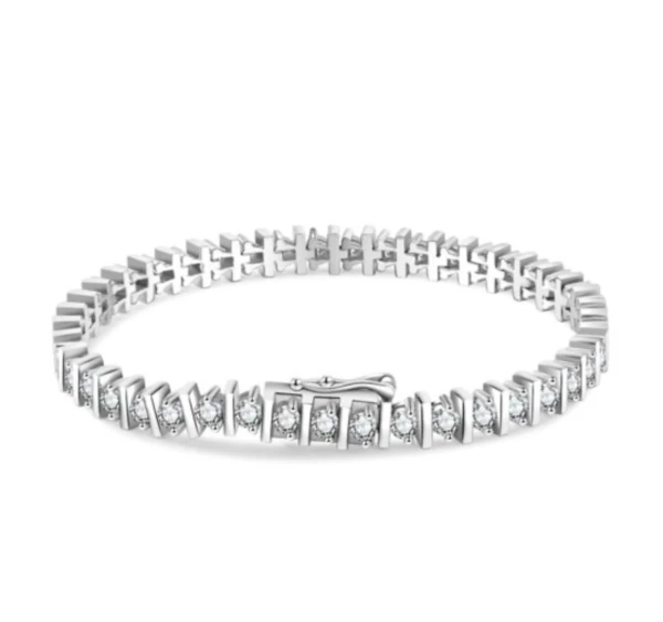 Tennis bracelet in sterling silver 925, European style, with 37 colour D moissanites (3.0mm) set in a diagonal bar. Weight 16.5g. GRA certificate included.
